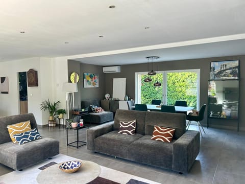 TV and multimedia, Living room