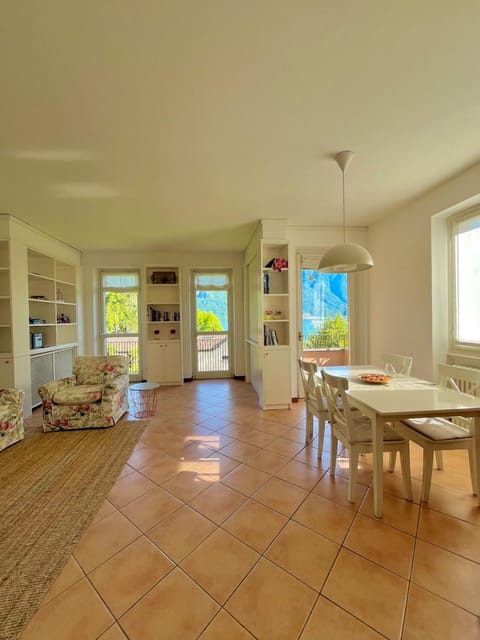 Stunning renovated flat on Lake Como with parking Apartment in Tremezzo