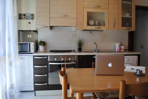 Kitchen or kitchenette, Seating area, Dining area