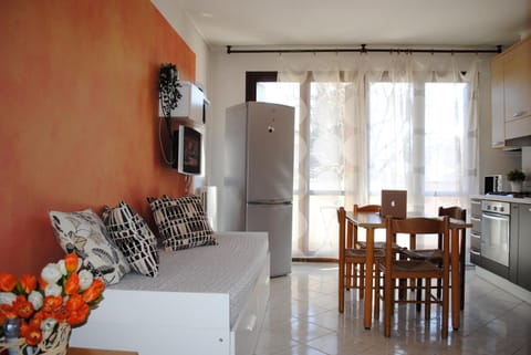 Balcony/Terrace, Kitchen or kitchenette, Living room, Photo of the whole room, Seating area, Dining area
