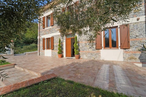 Villa Matilde 12 Pax by VILLASRETREATS Villa in Province of Massa and Carrara