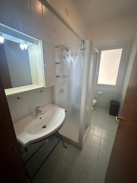 Shower, Toilet, Bathroom, bidet