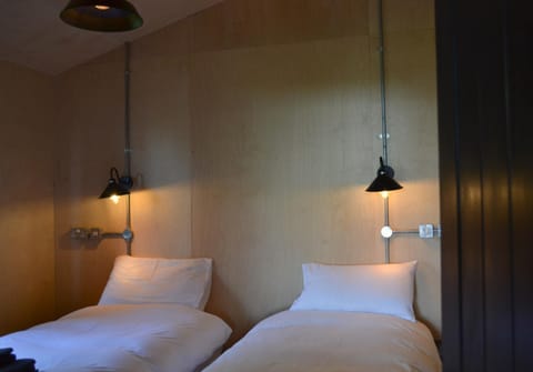 Cosy hideaway nestled between Aberporth & Tresaith House in Penbryn