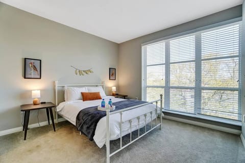 The Urban Oasis Garage Parking Walk-in Shower Apartment in Franklinton