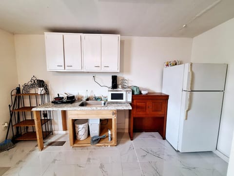 Coffee/tea facilities, Kitchen or kitchenette, stove, toaster