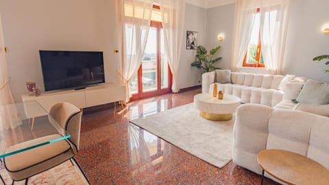 Communal lounge/ TV room