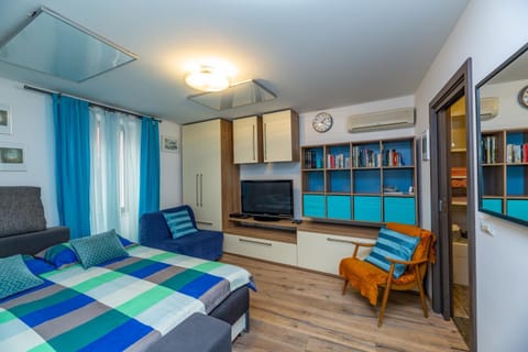 TV and multimedia, Photo of the whole room