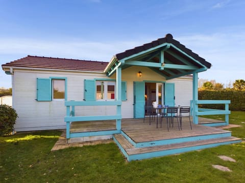 Property building, Facade/entrance, Off site