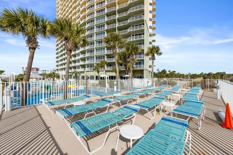 Property building, Day, Natural landscape, View (from property/room), Balcony/Terrace, Beach, Pool view, Sea view, Swimming pool, sunbed