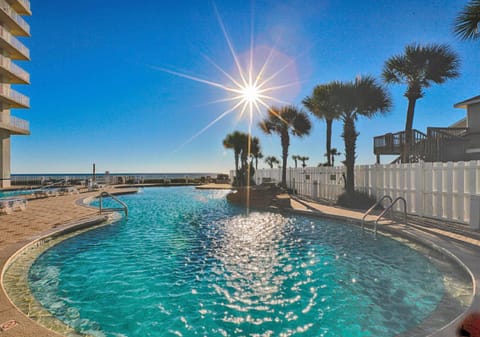 Natural landscape, View (from property/room), Balcony/Terrace, Beach, Sea view, Swimming pool, sunbed