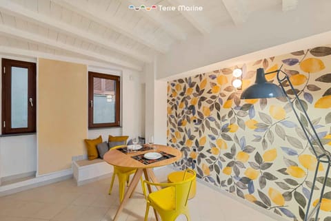 Yellow Lemon Tree, Terre Marine Apartment in Manarola