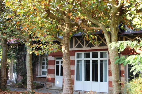 Facade/entrance, Internal: Not applicable to any particular room