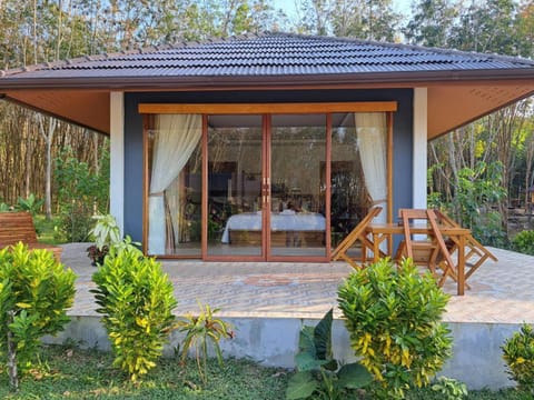 Property building, Patio, Balcony/Terrace