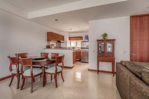 Toilet, Patio, TV and multimedia, Kitchen or kitchenette, Living room, Photo of the whole room, Dining area