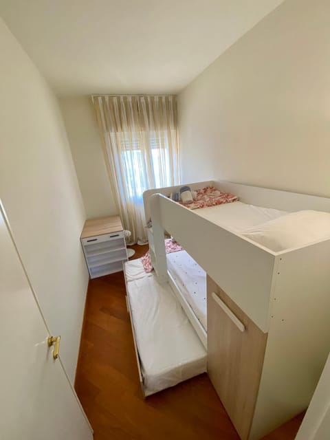 Bed, Bedroom, bunk bed