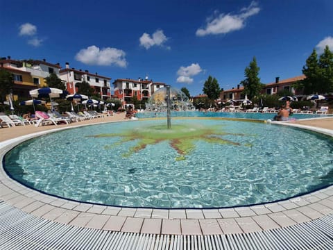 Pool view, Swimming pool, Location, sunbed