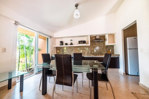 Dining area, kitchen