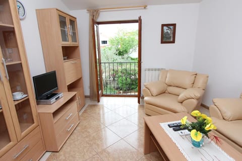 Living room, Garden view