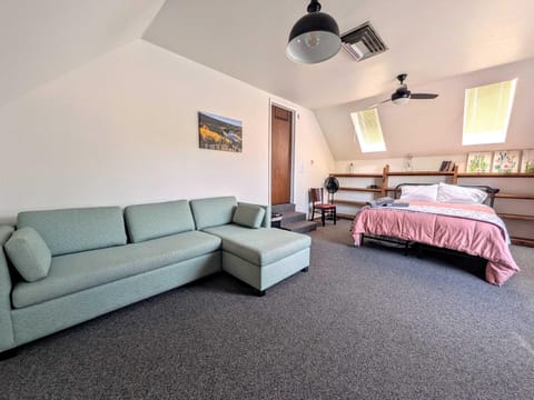 Extra Spacious Sunny Room House in Grand Junction