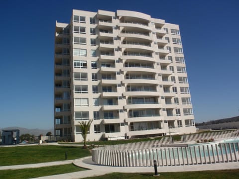 Property building, Day, Garden, Swimming pool