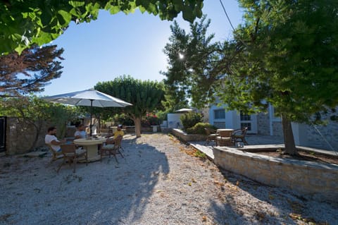 Patio, BBQ facilities, Garden