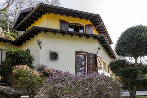 Property building, Facade/entrance, Off site