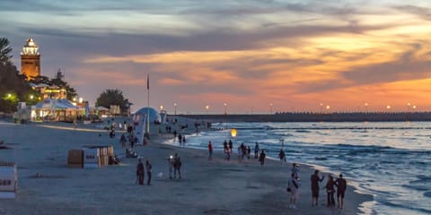 Restaurant/places to eat, Beach