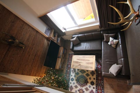 Communal lounge/ TV room, Living room, Seating area