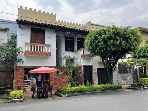 Property building, Day, Garden, Street view