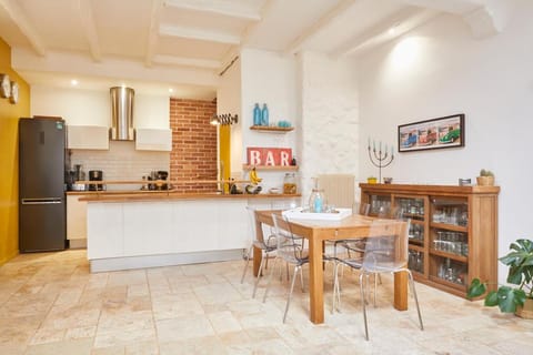 Seating area, Dining area