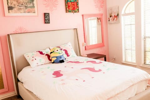 Luxury 4br home, 2 king,1 queen, 3bed, 4tv House in Wichita Falls