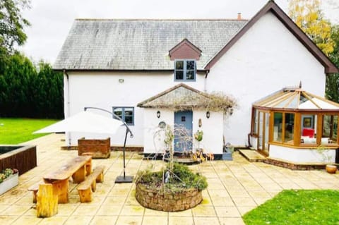 Property building, Day, Garden