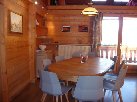 appartement dans chalet jardin et jacuzzi Apartment in La Clusaz