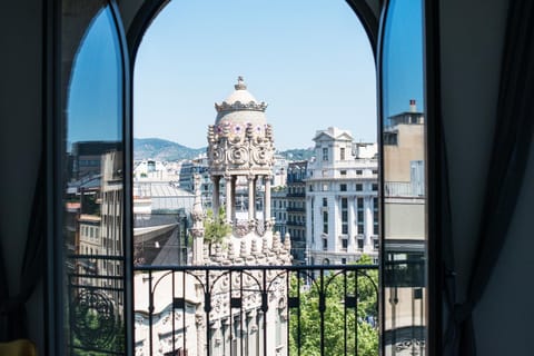 View (from property/room), City view, Landmark view