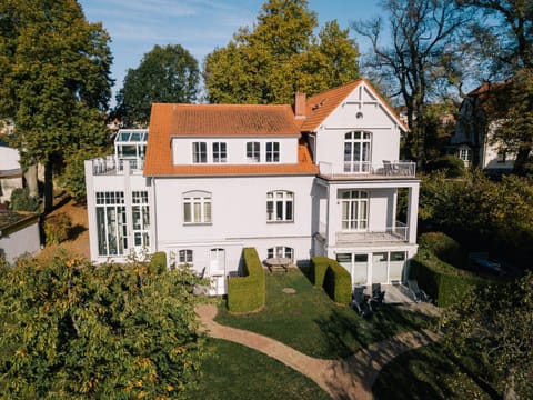 Property building, Day, Garden