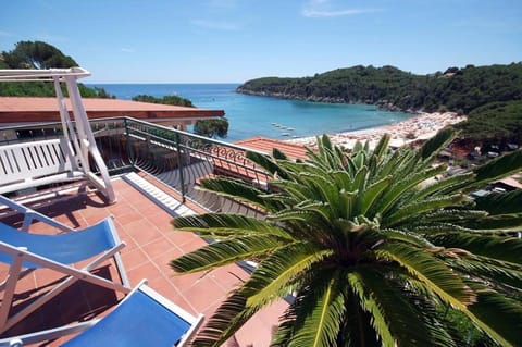 Property building, Balcony/Terrace, Canoeing, Hiking, Cycling, Diving, Sea view