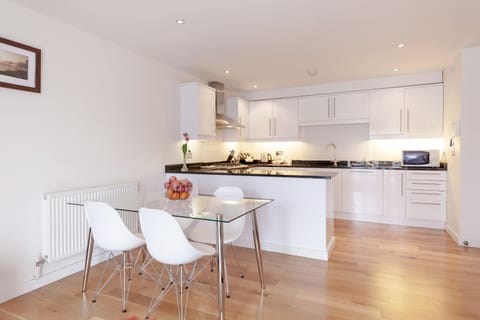 Roomspace Serviced Apartments - Marquis Court Condominio in Epsom