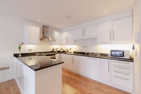 Roomspace Serviced Apartments - Marquis Court Wohnung in Epsom