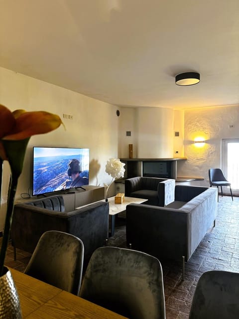 Communal lounge/ TV room