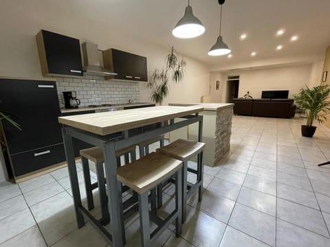 Appartement de plain pied proche des commodités Apartment in Liège