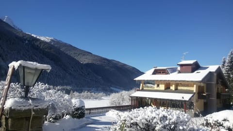 Facade/entrance, Mountain view