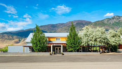 Property building, Facade/entrance, Summer, Mountain view, Street view