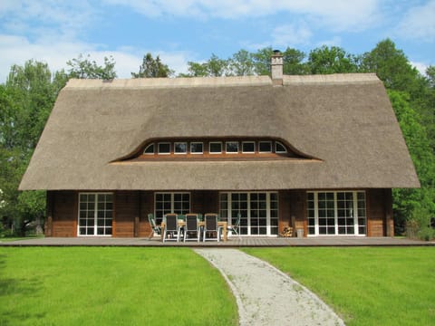 Exklusives Holzhaus Villa in Burg