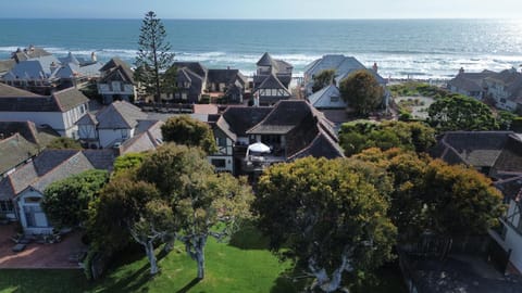 Gated Lakefront Estate - Seaside with Private Beach House in Carlsbad