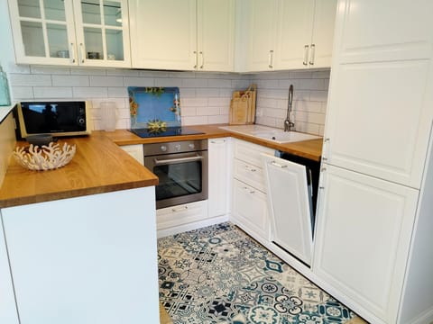 Kitchen or kitchenette, dishwasher, oven, stove