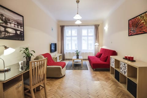 Day, Living room, Seating area, Landmark view