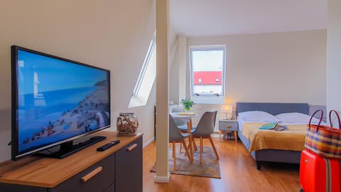 Bed, TV and multimedia, Photo of the whole room, Seating area