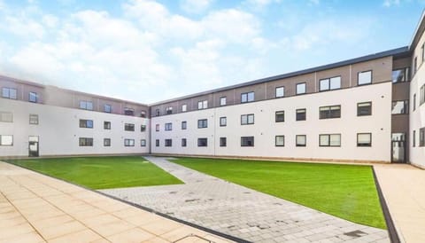 Stylish 2-Bed Apartment with Free Parking Apartment in Bradford