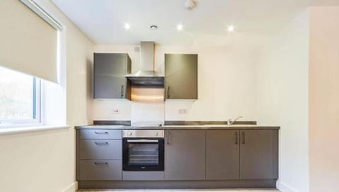 Stylish 2-Bed Apartment with Free Parking Apartment in Bradford