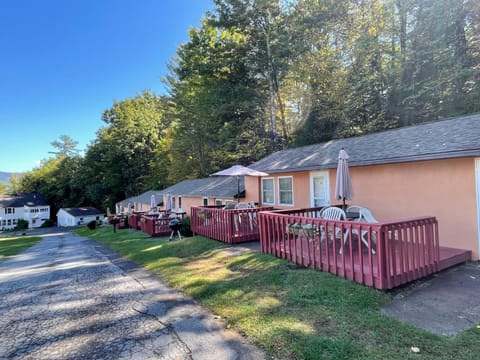 Hill View Motel and Cottages Resort in Queensbury